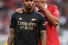 英超转会热潮：切尔西与利物浦巨额投入影响联赛格局